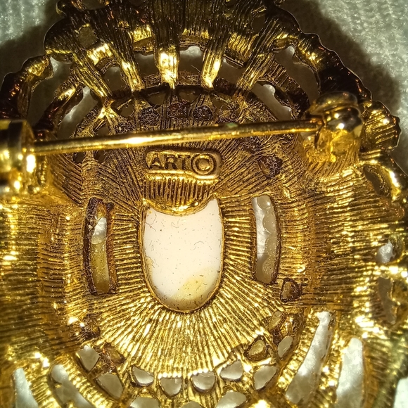 Vintage ART brooch - Picture 2 of 2